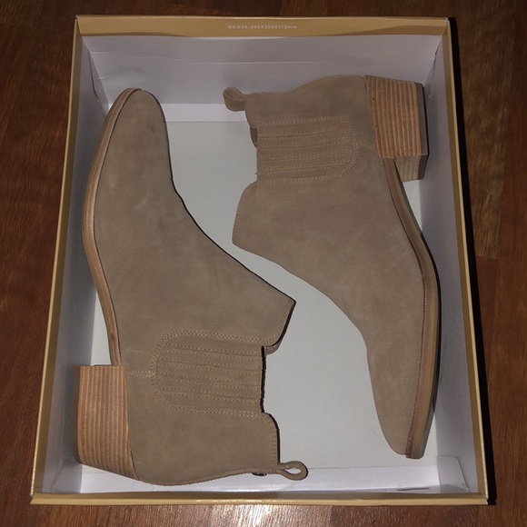 IN BOX Michael Kors Shaw Flat Bootie - Picture 6 of 7